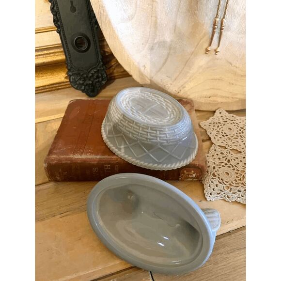 Mosser Glass Marble Hen on Nest – Hand-Painted – LG Wright Mold – Split Tail – W - Picture 7 of 7